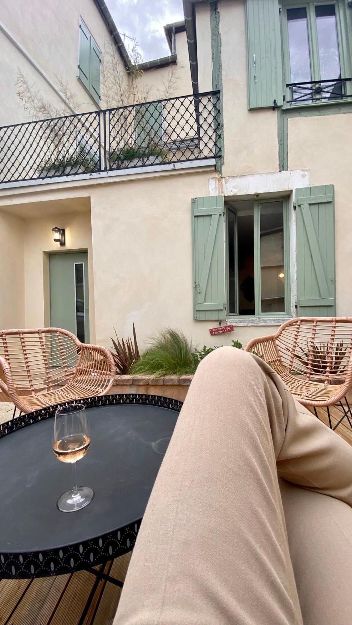 Superbe Appartement Terrasse Et Parking Gratuit Auxerre Exterior photo